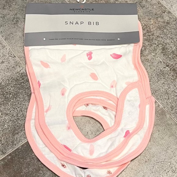 NEW WITH TAGS Newcastle Pink Muslin Bamboo Snap Bibs - Picture 2 of 3